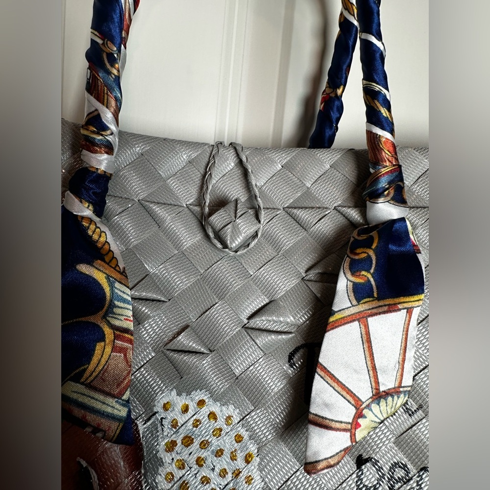 Gray Woven plastic Tote Bag with Artistic Design - Picture 2 of 10